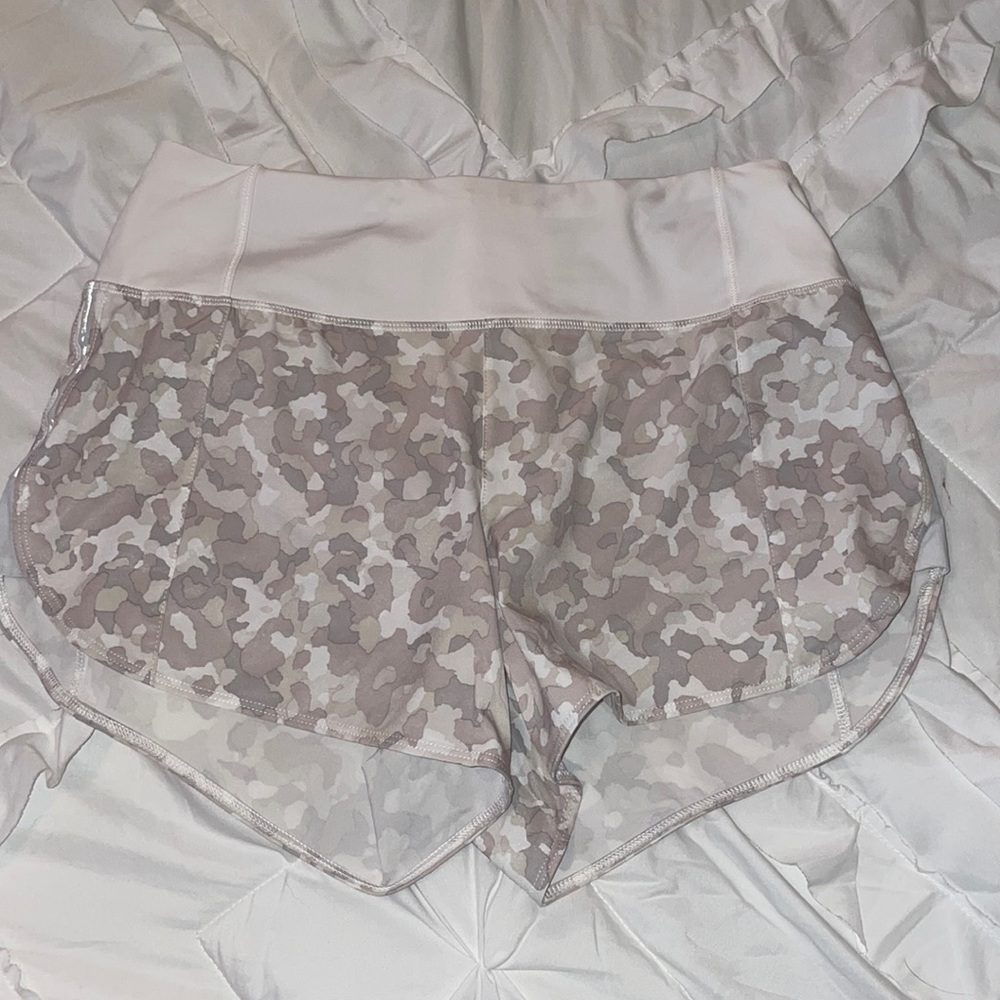 ATHLETA running free printed short 3.5”